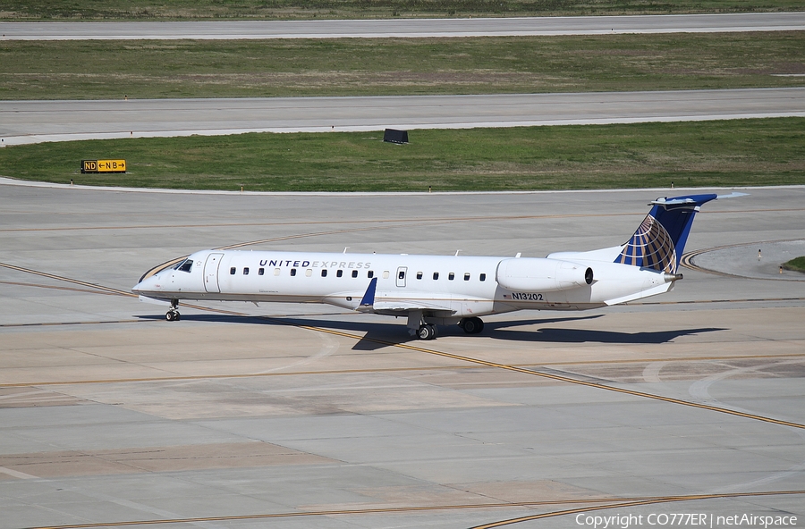 United Express (ExpressJet Airlines) Embraer ERJ-145XR (N13202) | Photo 2535