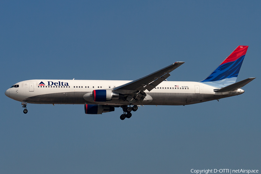 Delta Air Lines Boeing 767-332 (N134DL) | Photo 182954