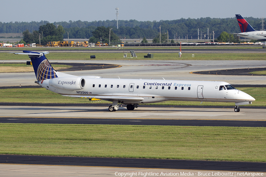 Continental Express (ExpressJet) Embraer ERJ-145LR (N13566) | Photo 89055