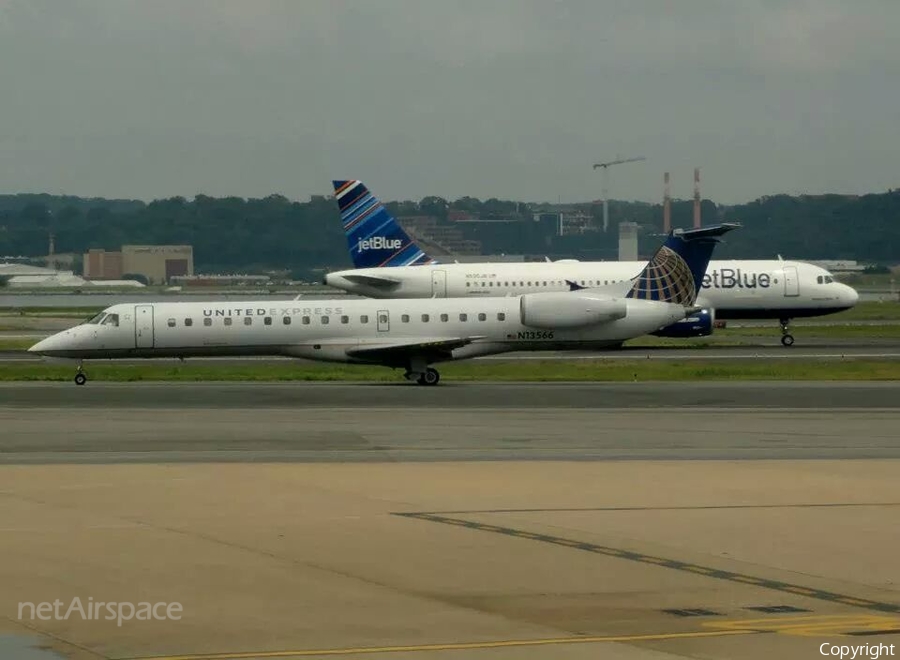 United Express (ExpressJet Airlines) Embraer ERJ-145LR (N13566) | Photo 59814