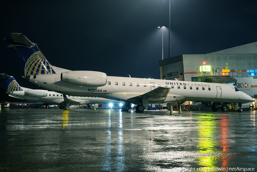 United Express (ExpressJet Airlines) Embraer ERJ-145LR (N13566) | Photo 12983