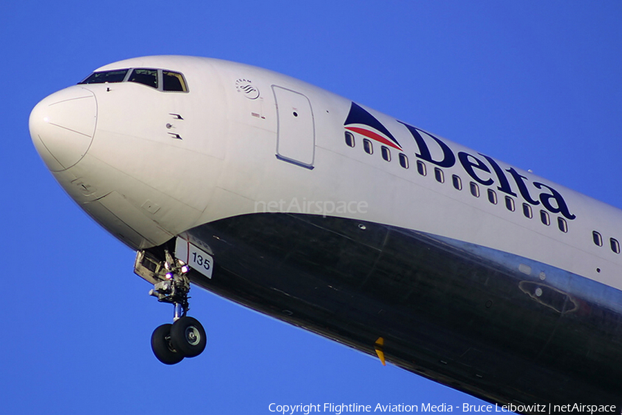 Delta Air Lines Boeing 767-332 (N135DL) | Photo 171827