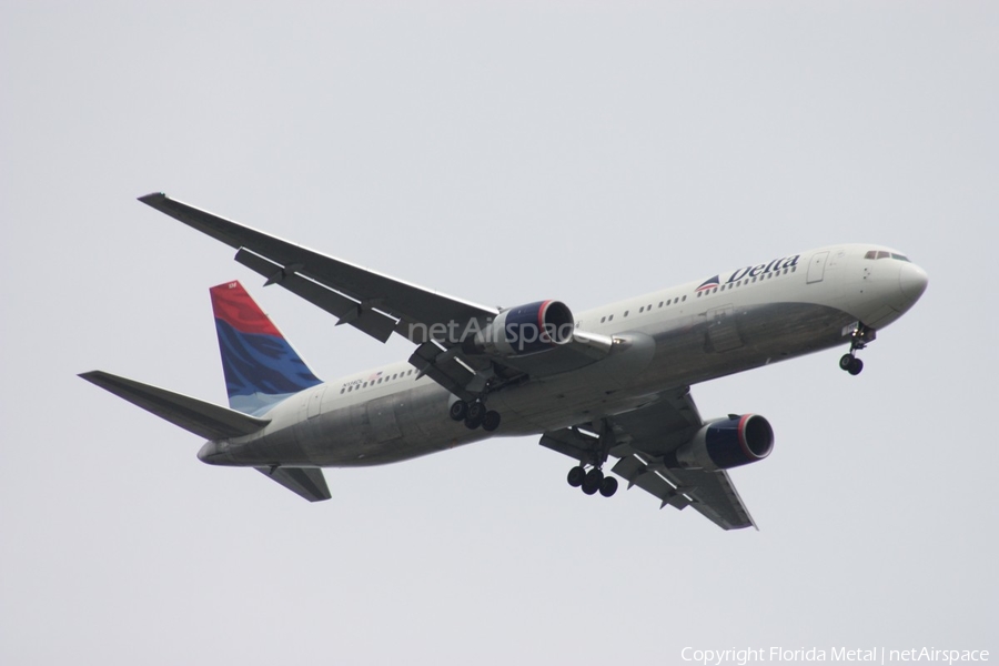 Delta Air Lines Boeing 767-332 (N136DL) | Photo 319605