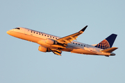 United Express (SkyWest Airlines) Embraer ERJ-175LR (ERJ-170-200LR) (N136SY) at  Los Angeles - International, United States