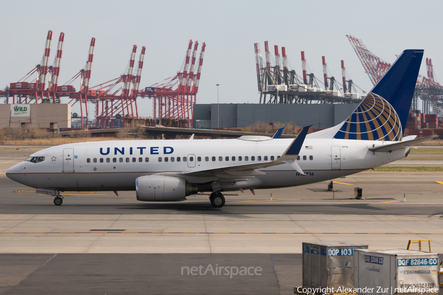 United Airlines Boeing 737-724 (N13716) | Photo 158657