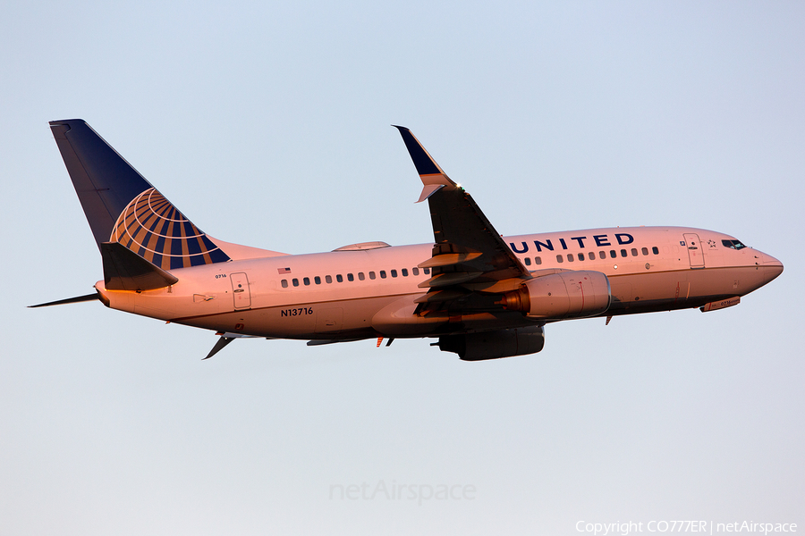 United Airlines Boeing 737-724 (N13716) | Photo 153548