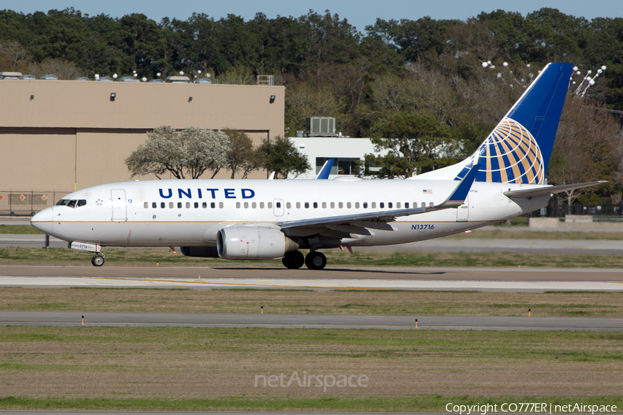 United Airlines Boeing 737-724 (N13716) | Photo 54367