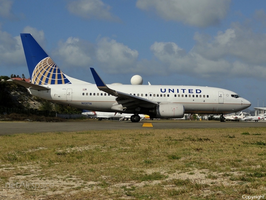 United Airlines Boeing 737-724 (N13716) | Photo 22786