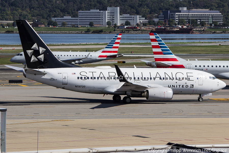 United Airlines Boeing 737-724 (N13720) | Photo 128186