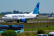 United Airlines Boeing 737-724 (N13720) at  New York - LaGuardia, United States