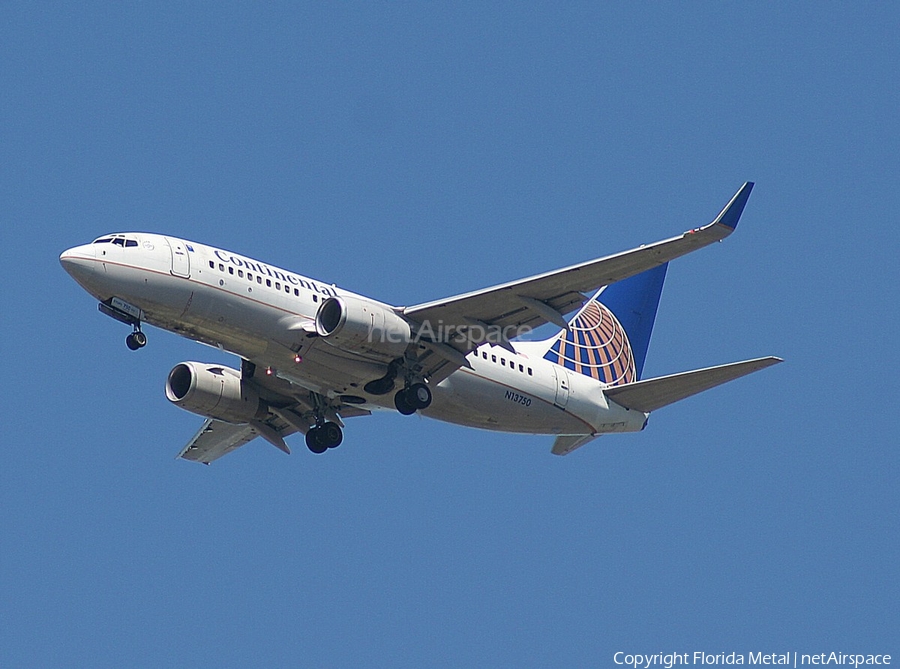 Continental Airlines Boeing 737-724 (N13750) | Photo 304438