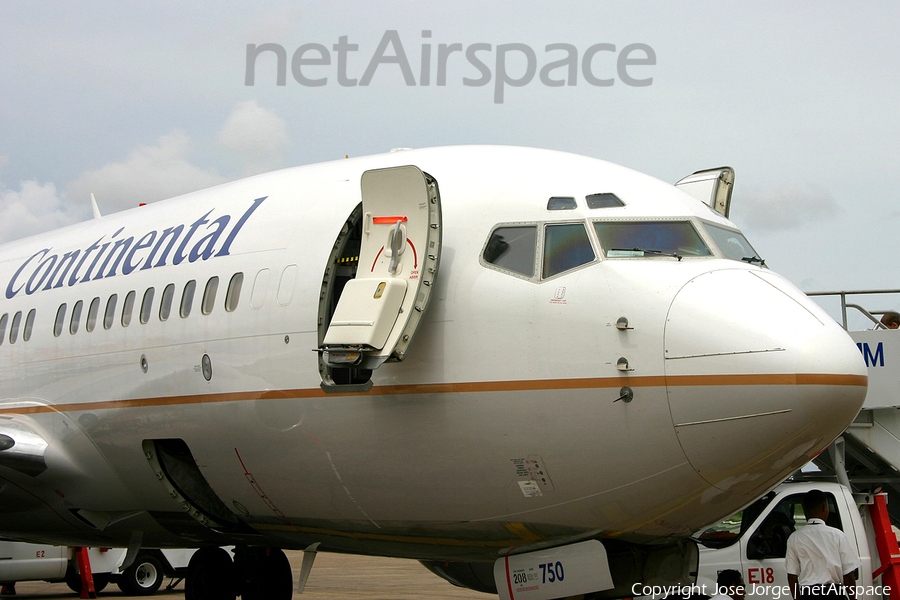 Continental Airlines Boeing 737-724 (N13750) | Photo 413777