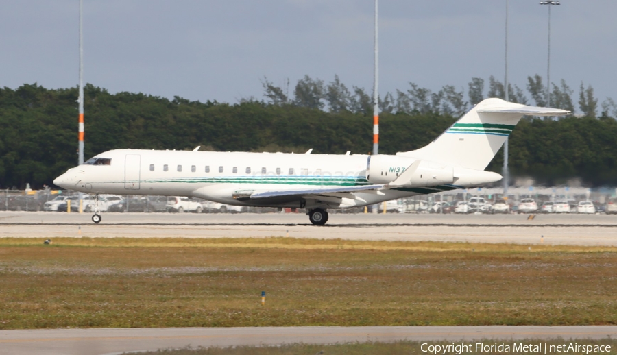 (Private) Bombardier BD-700-1A10 Global Express XRS (N137BB) | Photo 660217