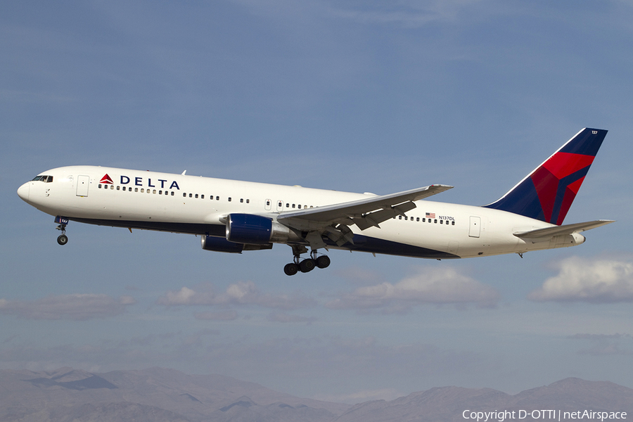 Delta Air Lines Boeing 767-332 (N137DL) | Photo 341826