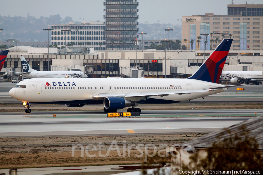 Delta Air Lines Boeing 767-332 (N137DL) | Photo 42256