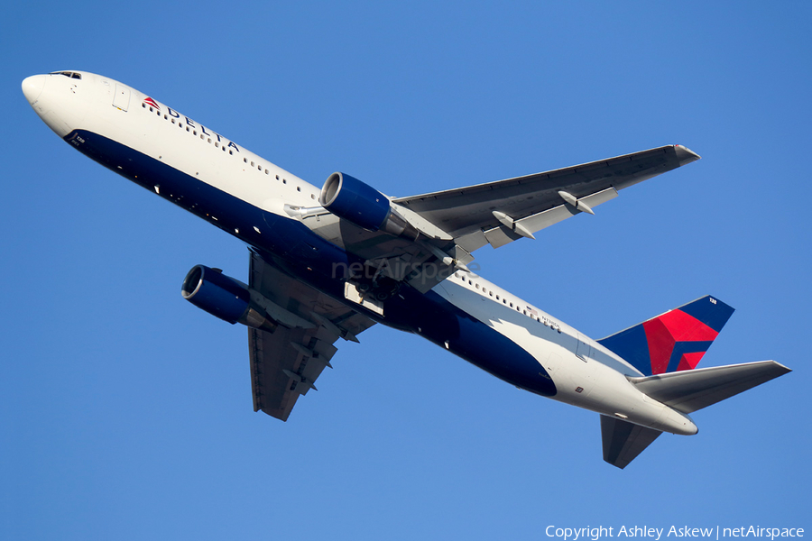 Delta Air Lines Boeing 767-332 (N138DL) | Photo 141764
