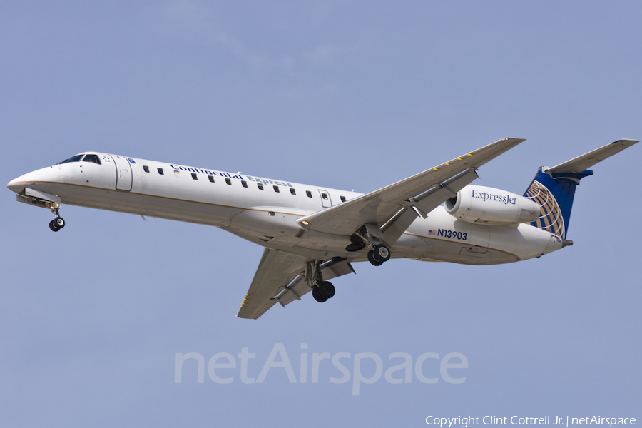 Continental Express (ExpressJet) Embraer ERJ-145LR (N13903) | Photo 41865