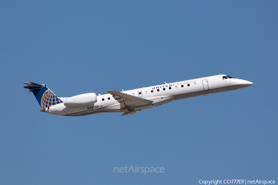 United Express (ExpressJet Airlines) Embraer ERJ-145LR (N13908) | Photo 42783