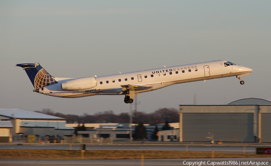 United Express (ExpressJet Airlines) Embraer ERJ-145LR (N13913) | Photo 581854