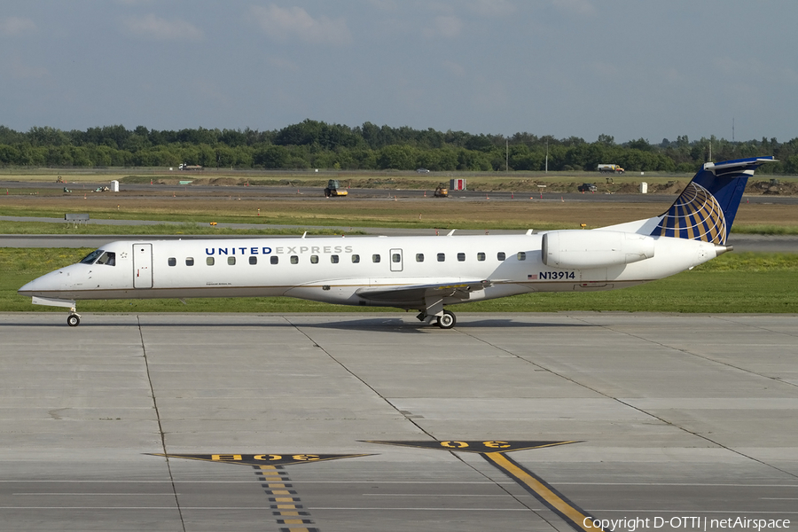 United Express (ExpressJet Airlines) Embraer ERJ-145LR (N13914) | Photo 442806
