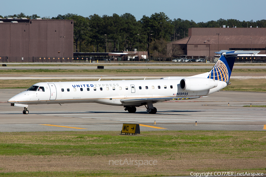 United Express (ExpressJet Airlines) Embraer ERJ-145EP (N13935) | Photo 54365