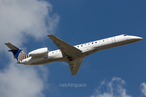 United Express (ExpressJet Airlines) Embraer ERJ-145EP (N13935) at  Houston - George Bush Intercontinental, United States