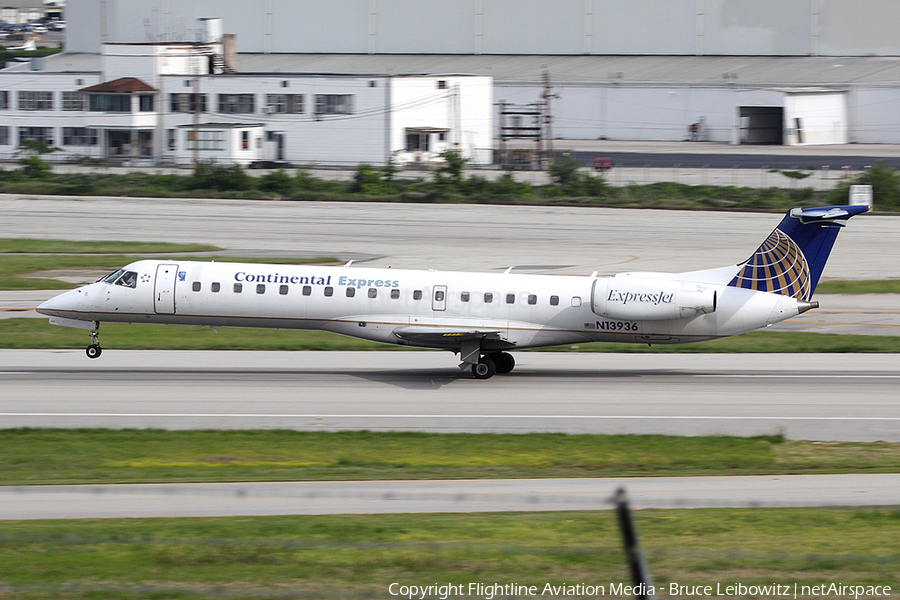 Continental Express (ExpressJet) Embraer ERJ-145LR (N13936) | Photo 88389