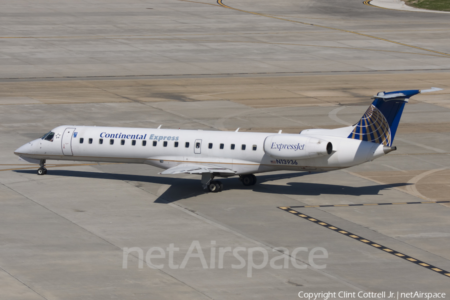 United Express (ExpressJet Airlines) Embraer ERJ-145LR (N13936) | Photo 41867