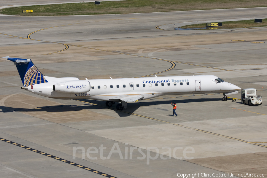 United Express (ExpressJet Airlines) Embraer ERJ-145LR (N13936) | Photo 41868