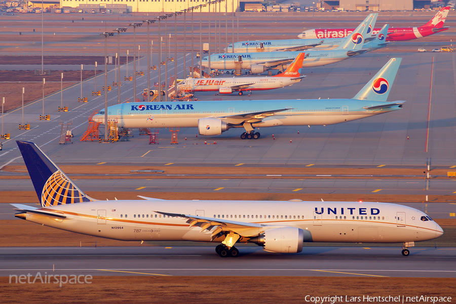 United Airlines Boeing 787-9 Dreamliner (N13954) | Photo 200457