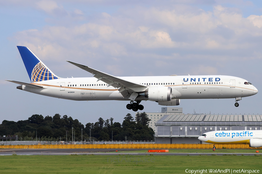 United Airlines Boeing 787-9 Dreamliner (N13954) | Photo 644943