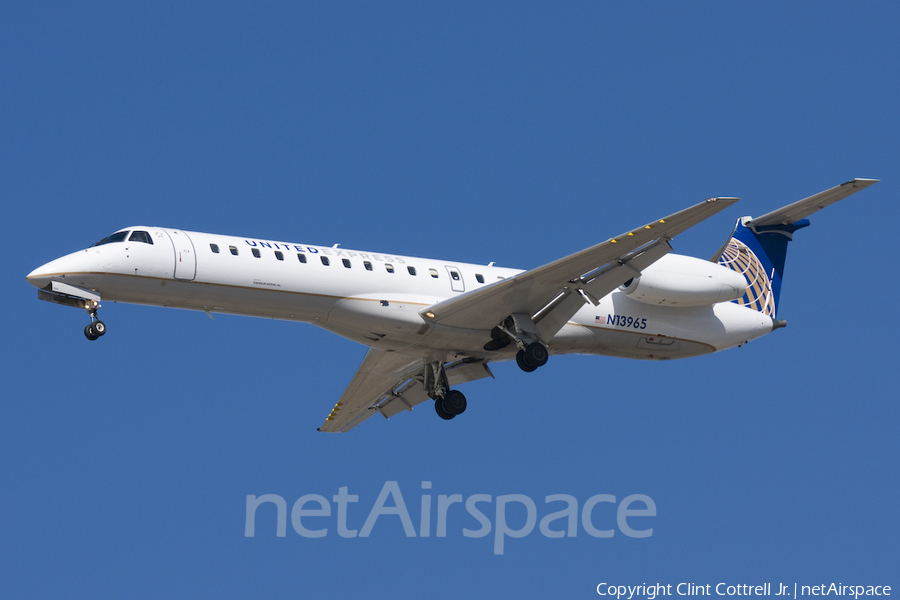 United Express (ExpressJet Airlines) Embraer ERJ-145LR (N13965) | Photo 41870