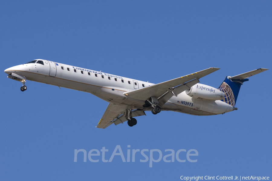 Continental Express (ExpressJet) Embraer ERJ-145LR (N13975) | Photo 41871