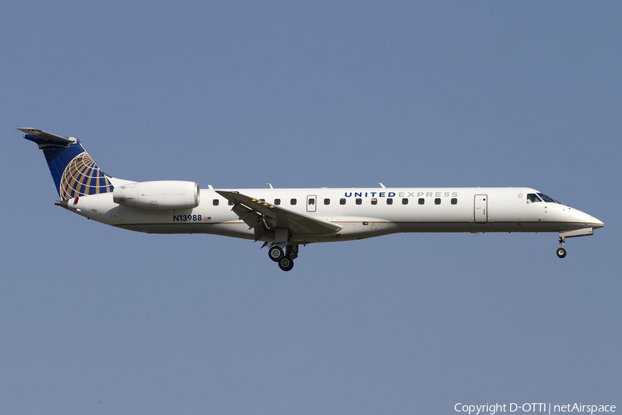United Express (ExpressJet Airlines) Embraer ERJ-145LR (N13988) | Photo 441776