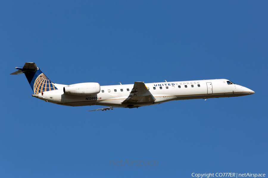 United Express (ExpressJet Airlines) Embraer ERJ-145LR (N13995) | Photo 22634