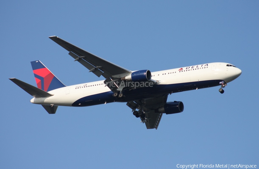 Delta Air Lines Boeing 767-332 (N139DL) | Photo 319608