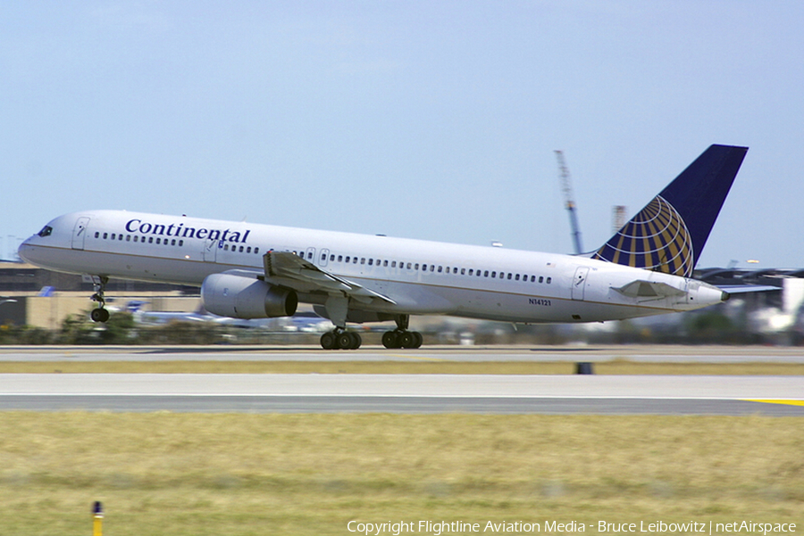 Continental Airlines Boeing 757-224 (N14121) | Photo 172095