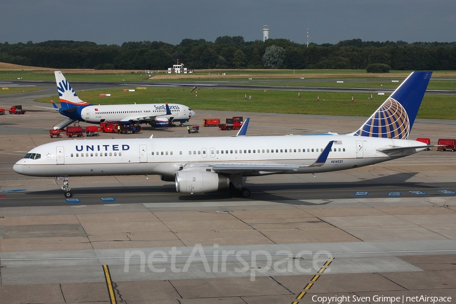United Airlines Boeing 757-224 (N14121) | Photo 65866
