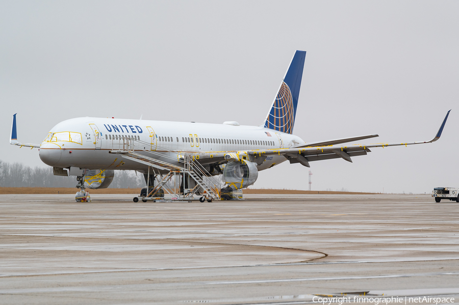 United Airlines Boeing 757-224 (N14121) | Photo 608747