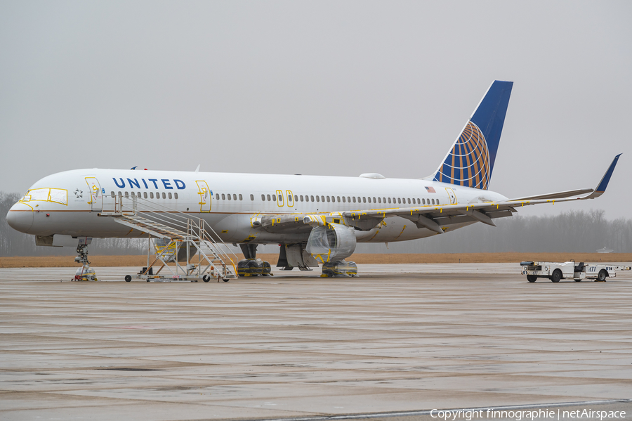United Airlines Boeing 757-224 (N14121) | Photo 608751
