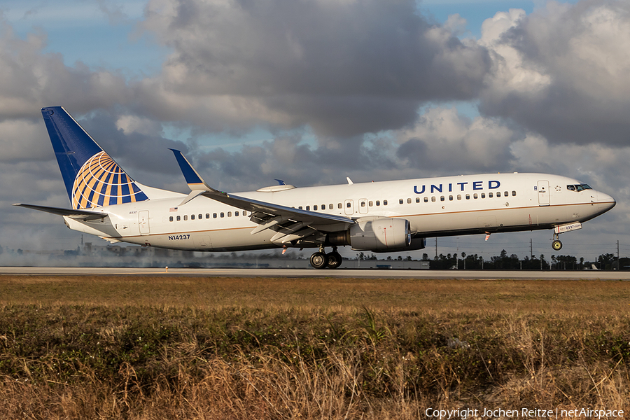 United Airlines Boeing 737-824 (N14237) | Photo 222875