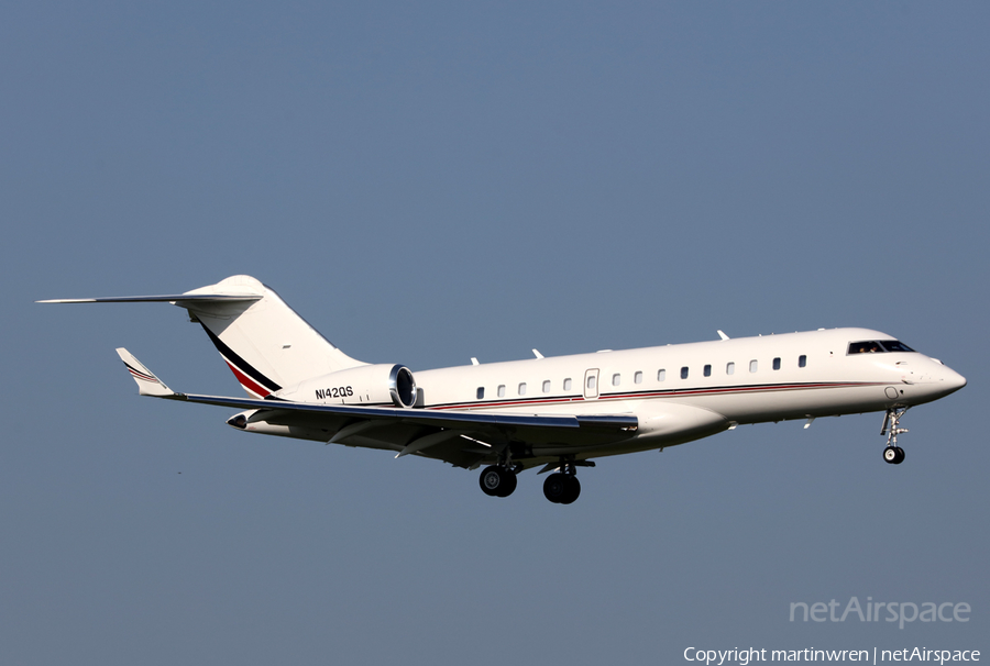 NetJets Bombardier BD-700-1A10 Global 6000 (N142QS) | Photo 224633