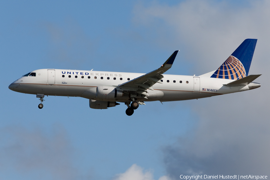 United Express (SkyWest Airlines) Embraer ERJ-175LR (ERJ-170-200LR) (N146SY) | Photo 415276