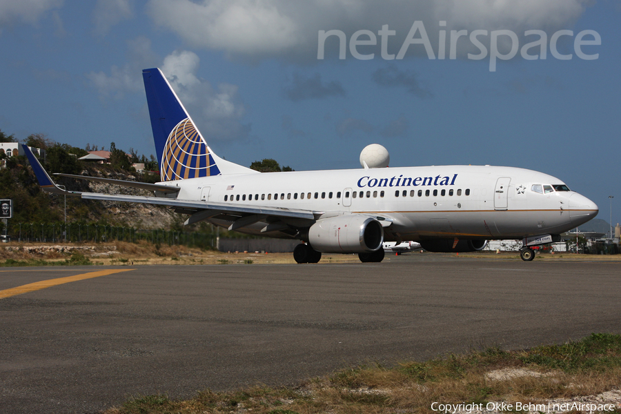 United Airlines Boeing 737-724 (N14704) | Photo 72933