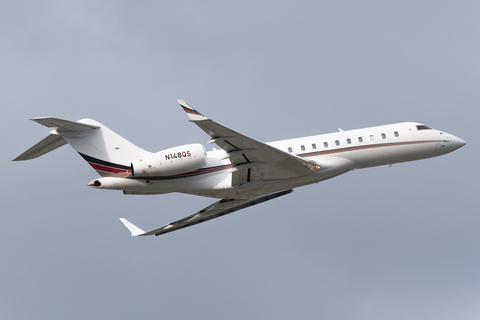 NetJets Bombardier BD-700-1A10 Global 6000 (N148QS) at  West Palm Beach - International, United States