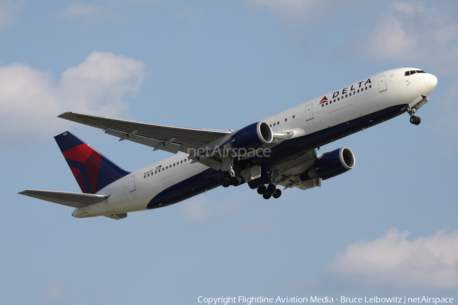 Delta Air Lines Boeing 767-3P6(ER) (N1501P) | Photo 173595
