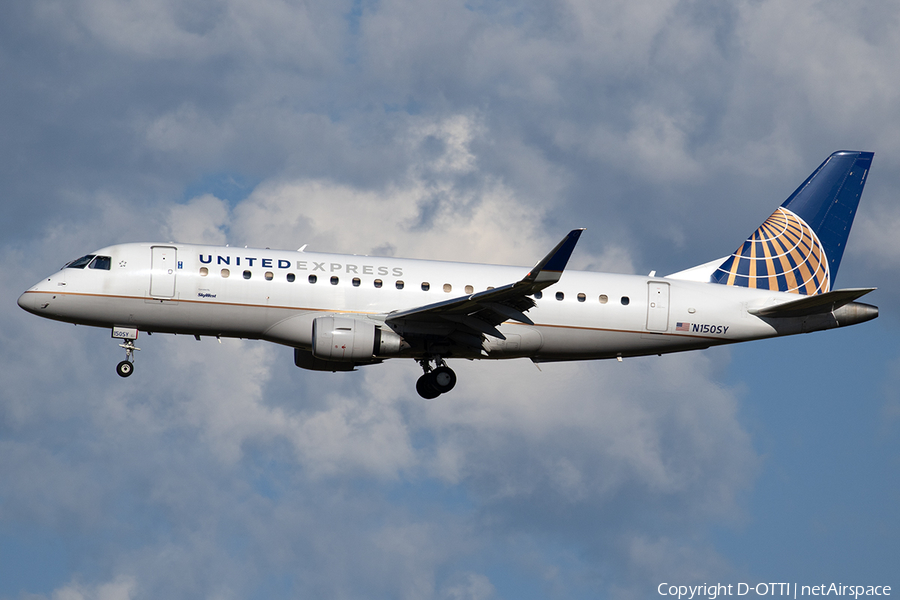 United Express (SkyWest Airlines) Embraer ERJ-175LR (ERJ-170-200LR) (N150SY) | Photo 525260
