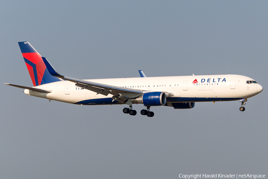 Delta Air Lines Boeing 767-3P6(ER) (N152DL) | Photo 292912