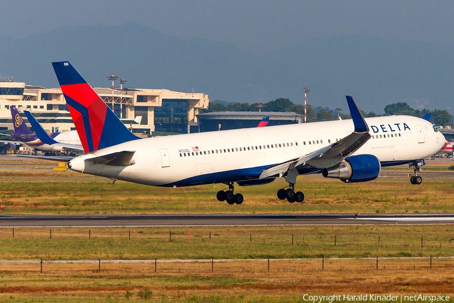 Delta Air Lines Boeing 767-3P6(ER) (N152DL) | Photo 292913