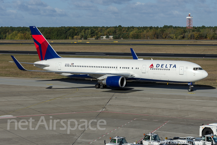 Delta Air Lines Boeing 767-3P6(ER) (N152DL) | Photo 271912